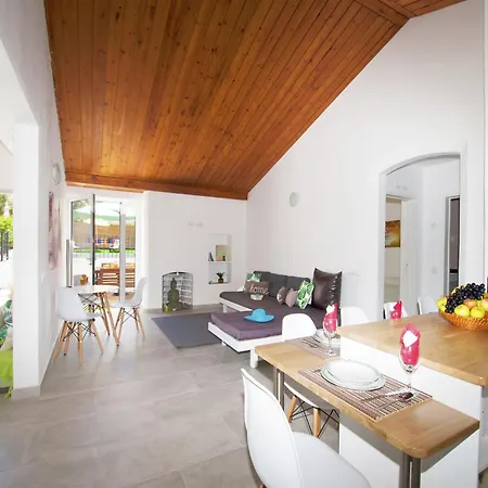 Villa With Heatable Pool