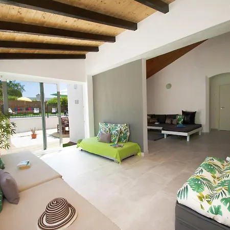 Villa In Albufeira Near Praia Da Oura Beach אלבופיירה